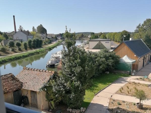 Chambre vue sur le canal de Briare Gîte grande capacité BRIARE 45250 Loiret 45