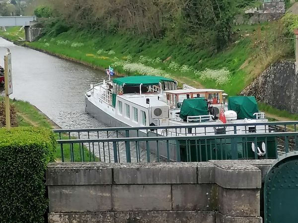 Chambre vue sur le canal de Briare Gîte grande capacité BRIARE 45250 Loiret 45