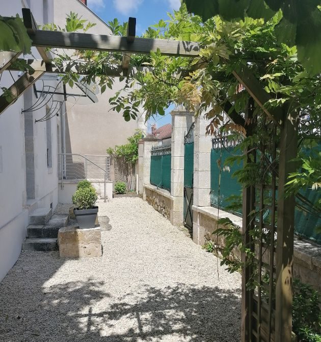 Le gîte Entre Loyre et Canaux accueille de 1 jusqu’à 15 personnes, à la nuitée par chambre ou la maison en sa totalité. Un anniversaire à fêter en famille, le gîte Entre Loyre et Canaux peut vous accueillir jusqu’à 15 couchages.