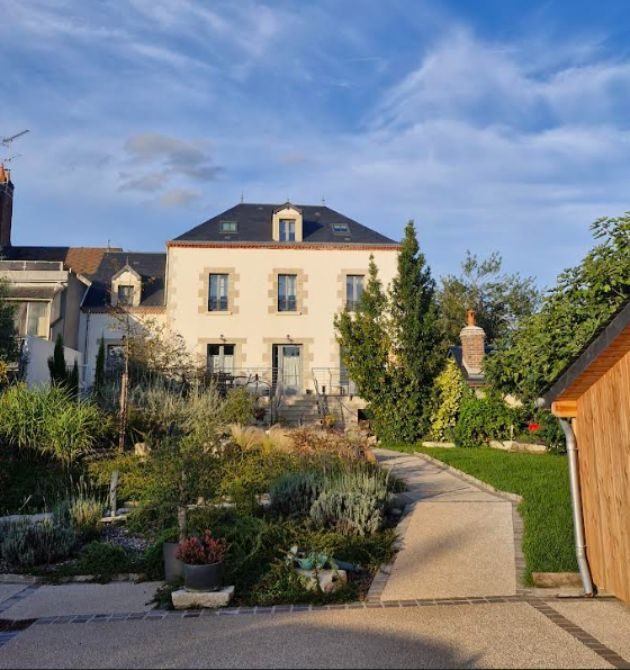 Le gîte Entre Loyre et Canaux accueille de 1 jusqu’à 15 personnes, à la nuitée par chambre ou la maison en sa totalité. Un anniversaire à fêter en famille, le gîte Entre Loyre et Canaux peut vous accueillir jusqu’à 15 couchages.